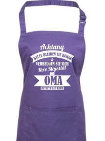 Kochschürze, Achtung Bitte bleiben Sie ruhigIhre Majestät die Oma, purple