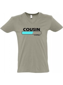 sportlisches Männershirt mit V-Ausschnitt Cousin Loading, Farbe khaki, Größe L